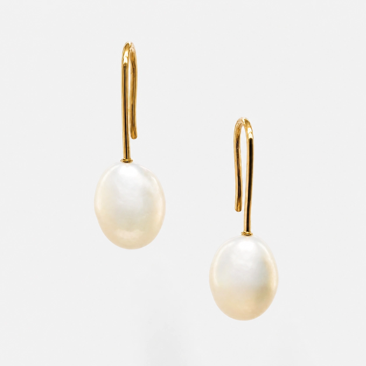 1 Pair of 14K Yellow Gold Freshwater Drop Earrings - Style 2