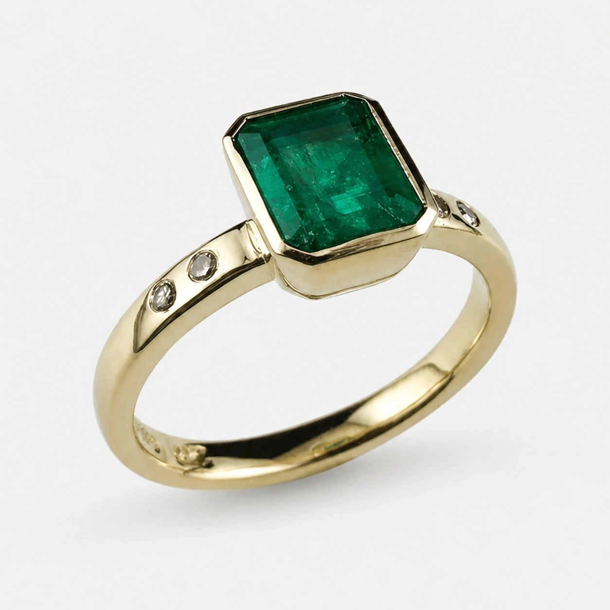 18K Yellow Gold Emerald Diamond Ring