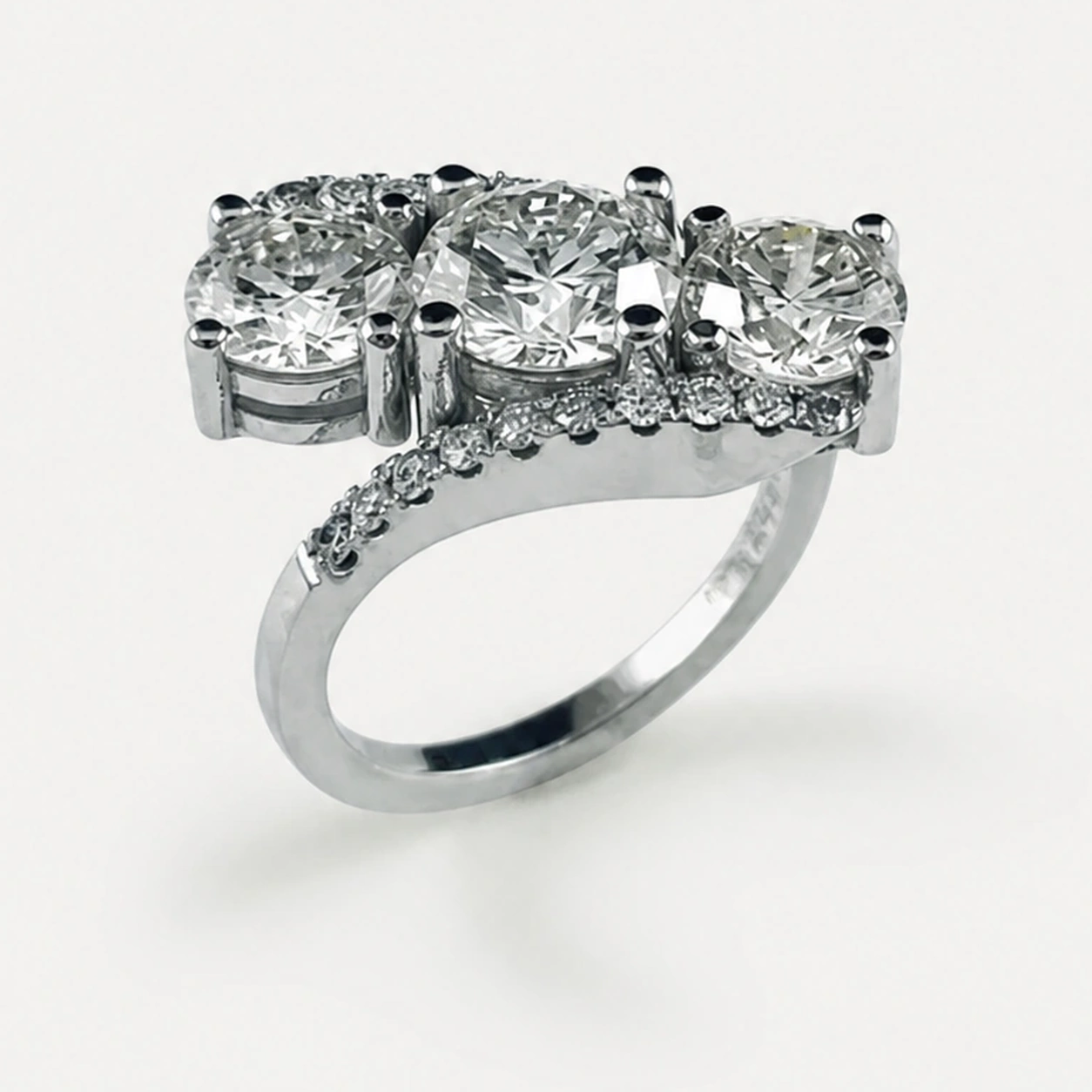 19K White Gold Diamond Ring 1