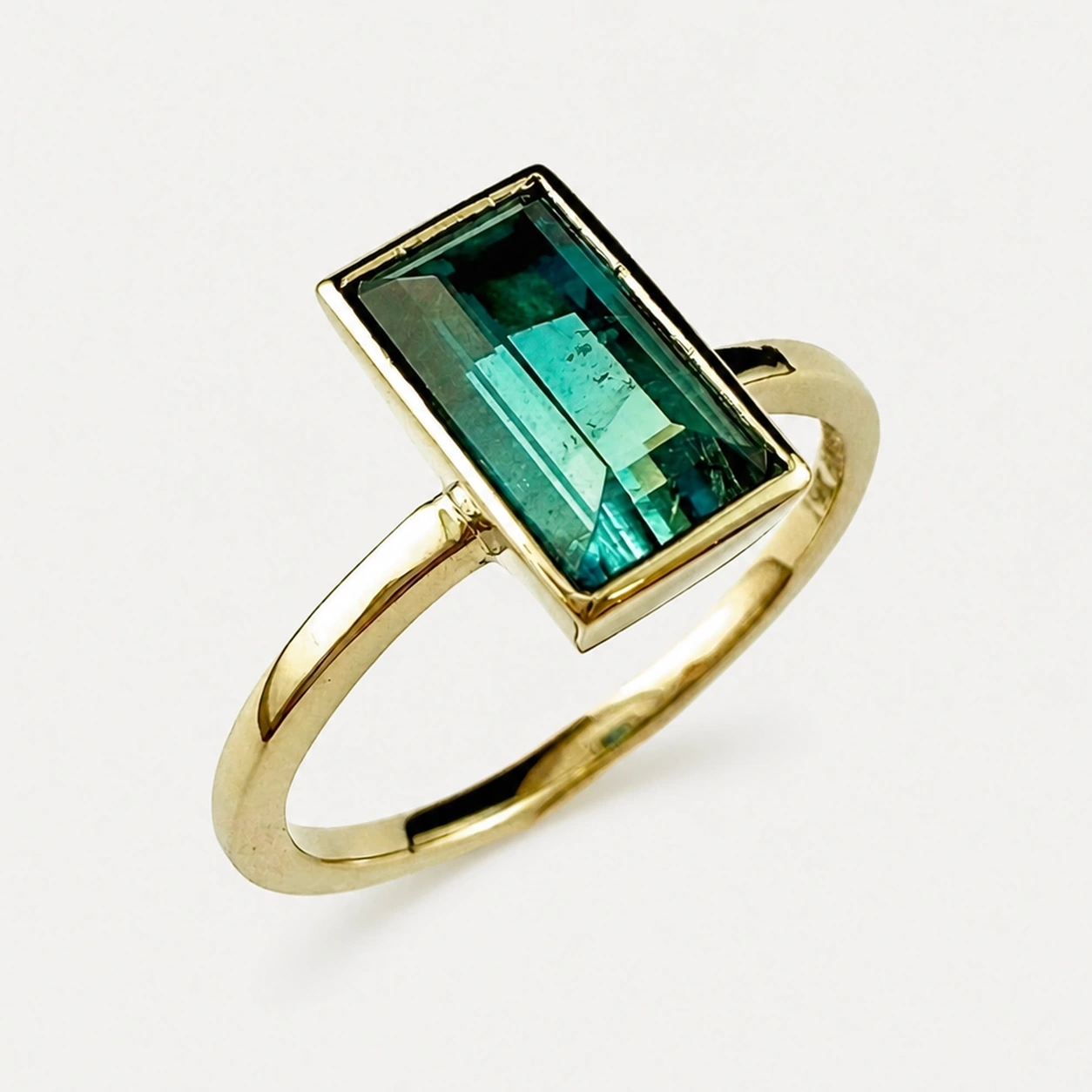 19K White Gold Indicolite Tourmaline Ring